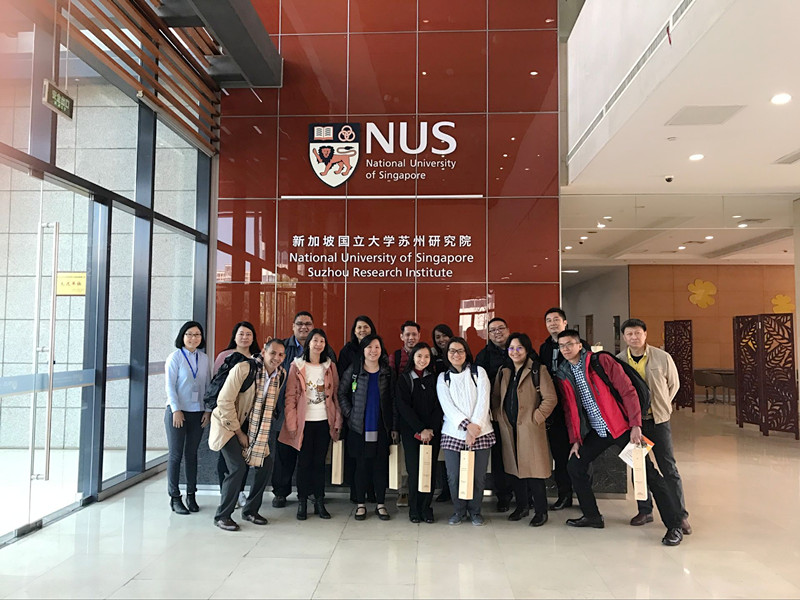 新加坡重点高中教师代表团访问新国大苏研院