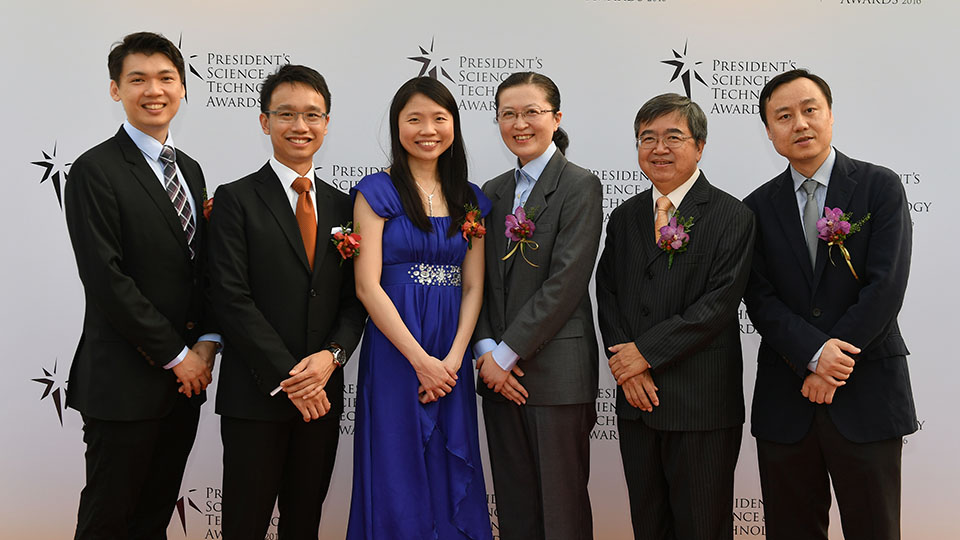 新加坡国立大学苏州研究院功能材料中心主任刘小钢教授获2016年新加坡总统科学与科技奖
